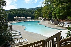 Spacious Jasper Cabin w/ Decks & Pool Access!