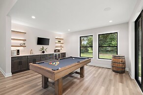 Kouts Home: High-end Retreat in Secluded Setting