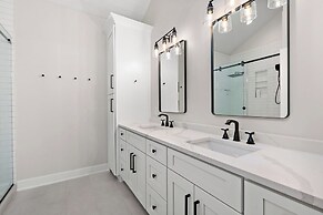 Kouts Home: High-end Retreat in Secluded Setting