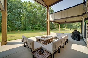 Kouts Home: High-end Retreat in Secluded Setting