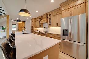 Kouts Home: High-end Retreat in Secluded Setting