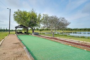 Texas Ranch Retreat: Swim On-site