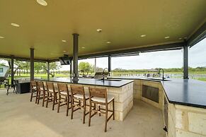 Texas Ranch Retreat: Swim On-site
