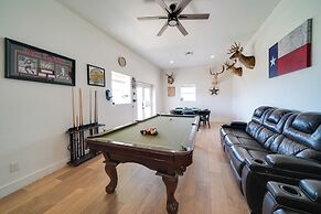 Texas Ranch Retreat: Swim On-site