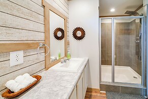 Texas Ranch Retreat: Swim On-site