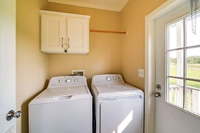 Legacy Ranch Home w/ Lake Access & Grill