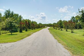 Legacy Ranch Home w/ Lake Access & Grill