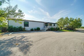 Pet-friendly Hill Country Hideaway w/ Deck