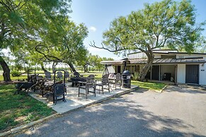 Pet-friendly Hill Country Hideaway w/ Deck