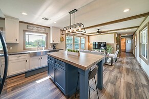 Pet-friendly Hill Country Hideaway w/ Deck