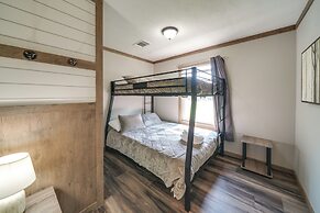 Pet-friendly Hill Country Hideaway w/ Deck