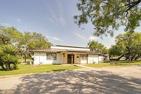 Texas Nature Escape: Lake & Game Room Access