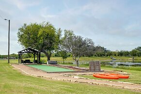 Texas Nature Escape: Lake & Game Room Access