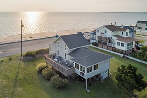 Lovely Coastal Home By Delaware Bay: Walk to Beach