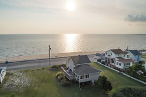 Lovely Coastal Home By Delaware Bay: Walk to Beach