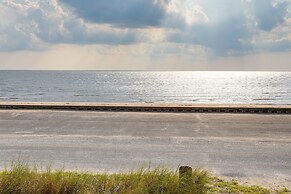 Lovely Coastal Home By Delaware Bay: Walk to Beach