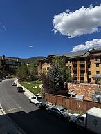 Luxury 2 Bedroom Ski in Ski Out 2 Condo