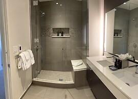 Luxury 2 Bedroom Ski in Ski Out 2 Condo