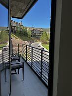 Luxury 2 Bedroom Ski in Ski Out 2 Condo