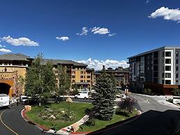 Luxury 2 Bedroom Ski in Ski Out 2 Condo