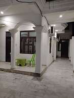 Goroomgo Varuna Stay Varanasi