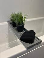 NEW 2 Bedroom Spacious Flat