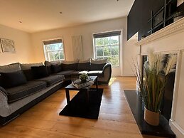 NEW 2 Bedroom Spacious Flat