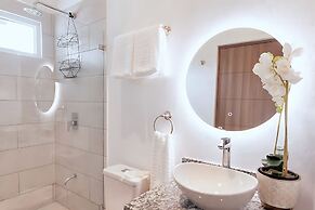 Upstay - Modern Jaco Beach Apartment With Pool