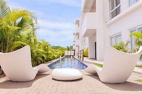 Upstay - Modern Jaco Beach Apartment With Pool