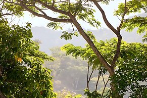 Upstay - Modern Jaco Beach Apartment With Pool