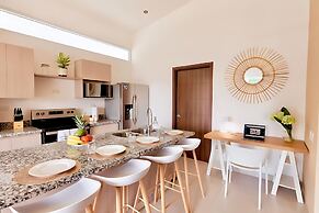 Upstay - Modern Jaco Beach Apartment With Pool