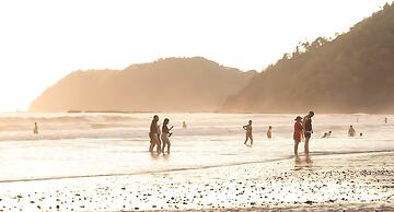 Upstay - Modern Jaco Beach Apartment With Pool