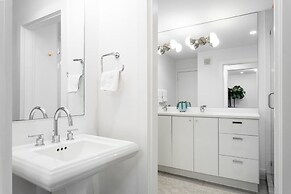 Upstay - Chic Clarksville Condo Near Downtown Austin