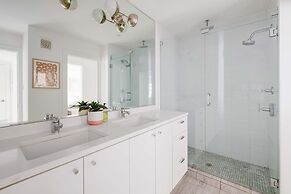 Upstay - Chic Clarksville Condo Near Downtown Austin