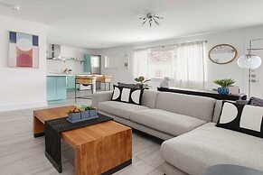 Upstay - Chic Clarksville Condo Near Downtown Austin