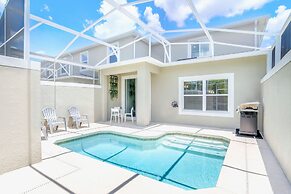 Upstay - Championsgate Home w Pool and Backyard