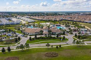Upstay - Championsgate Home w Pool and Backyard