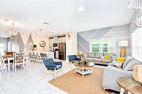 Upstay - Championsgate Home w Pool and Backyard