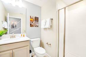 Upstay - Championsgate Home w Pool and Backyard