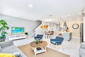 Upstay - Championsgate Home w Pool and Backyard