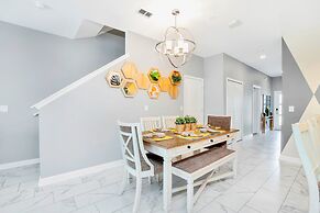 Upstay - Championsgate Home w Pool and Backyard