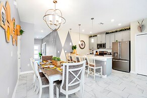 Upstay - Championsgate Home w Pool and Backyard