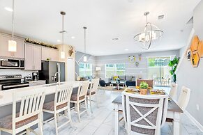 Upstay - Championsgate Home w Pool and Backyard