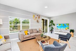 Upstay - Championsgate Home w Pool and Backyard