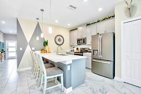 Upstay - Championsgate Home w Pool and Backyard