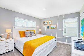 Upstay - Championsgate Home w Pool and Backyard