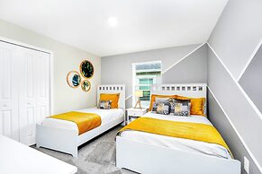 Upstay - Championsgate Home w Pool and Backyard