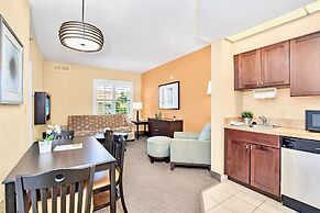 Condo Close to Universal Studios - Pool, Hot Tub!