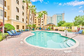 Condo Close to Universal Studios - Pool, Hot Tub!