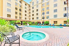 Condo Near Universal Studios With Pool , Hot Tub
